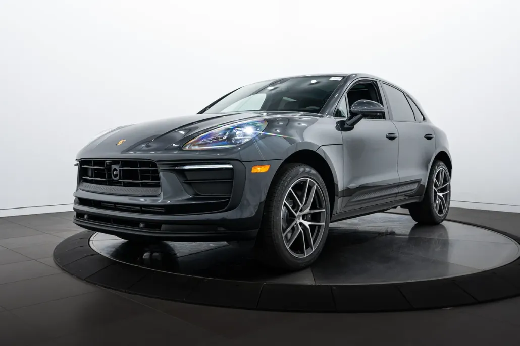 2025 Porsche Macan Base photo 1