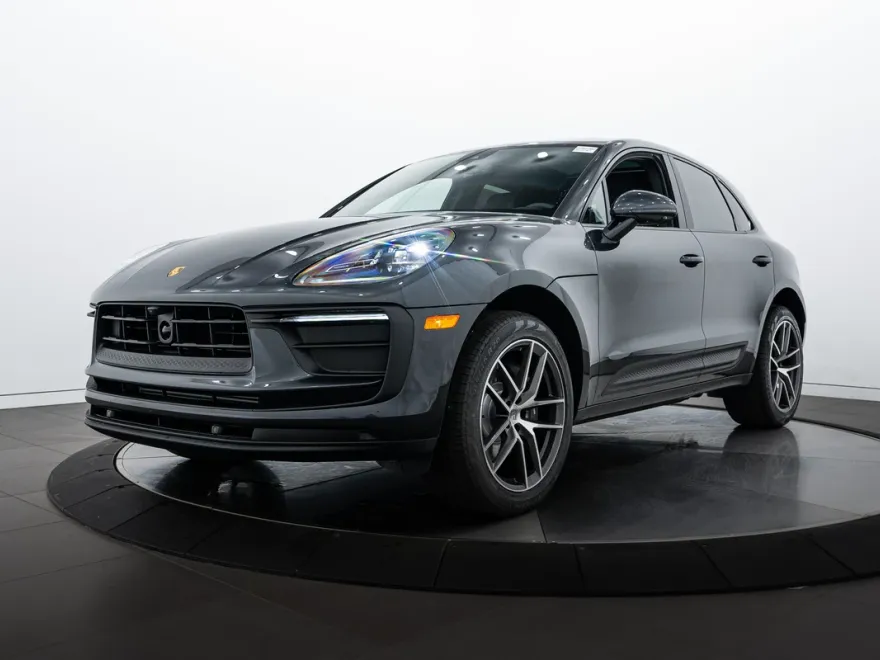 2025 Porsche Macan Base photo 1