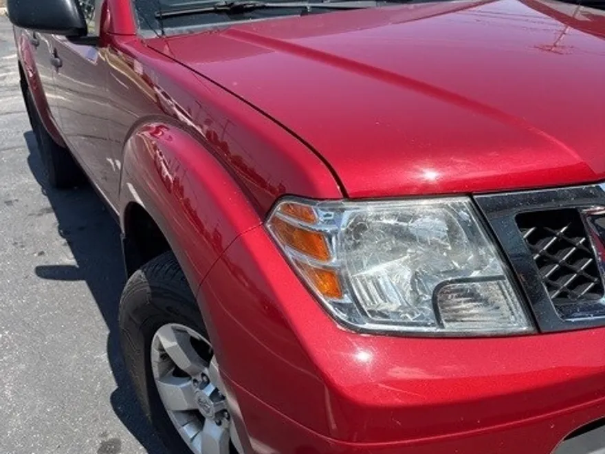 2012 Nissan Frontier SV Crew Cab photo 1