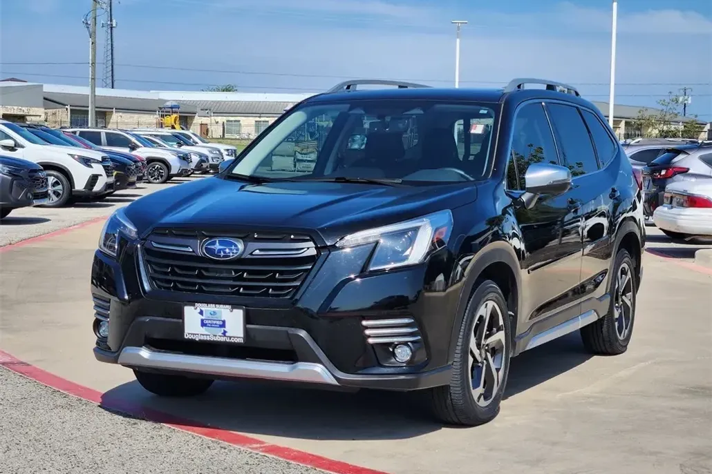 2023 Subaru Forester Touring photo 1