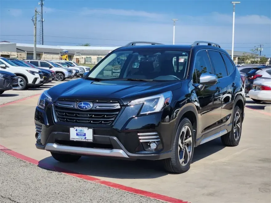 2023 Subaru Forester Touring photo 1