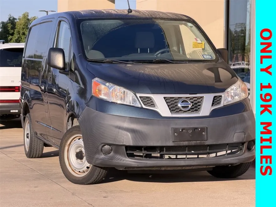 2016 Nissan NV200 S photo 1