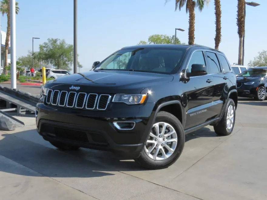 2022 Jeep Cherokee Laredo photo 1