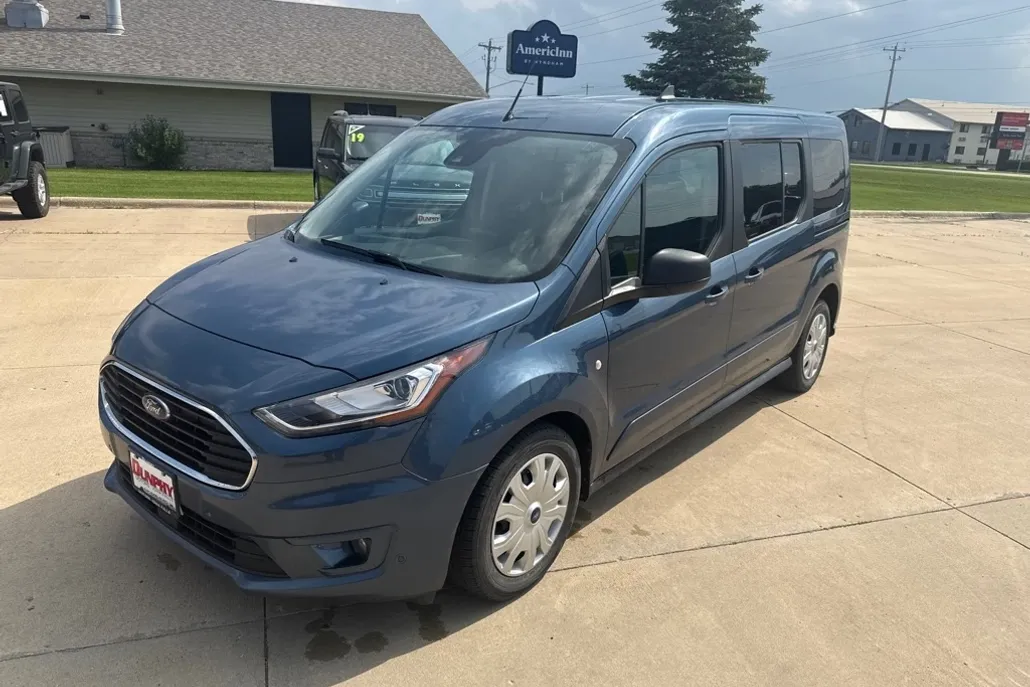 2022 Ford Transit Connect XLT photo 1