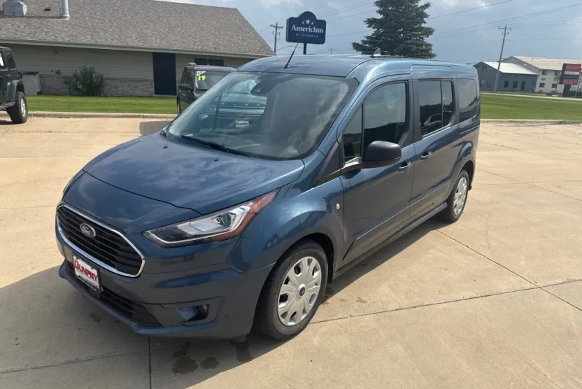 2022 Ford Transit Connect XLT photo 1