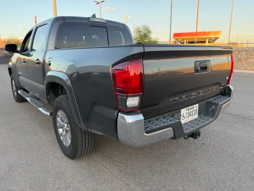 2019 Toyota Tacoma SR5 photo 1