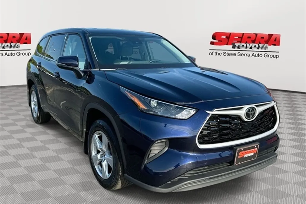 2022 Toyota Highlander L photo 1