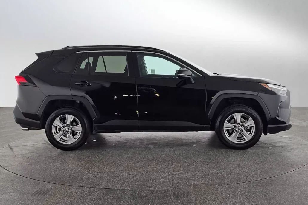 2024 Toyota RAV4 XLE photo 1