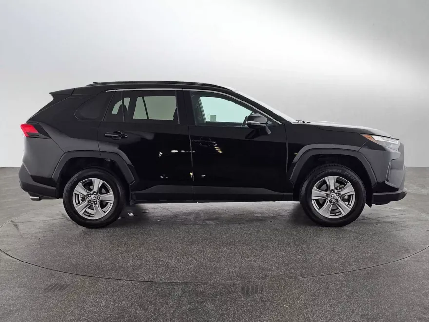 2024 Toyota RAV4 XLE photo 1