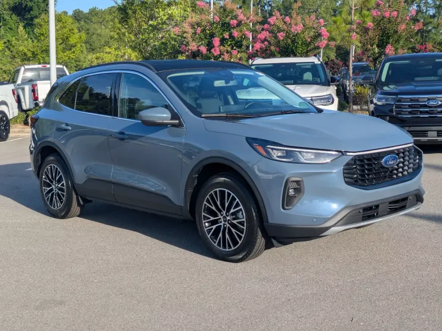 2025 Ford Escape photo 1