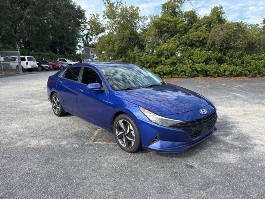 2023 Hyundai Elantra SEL photo 1