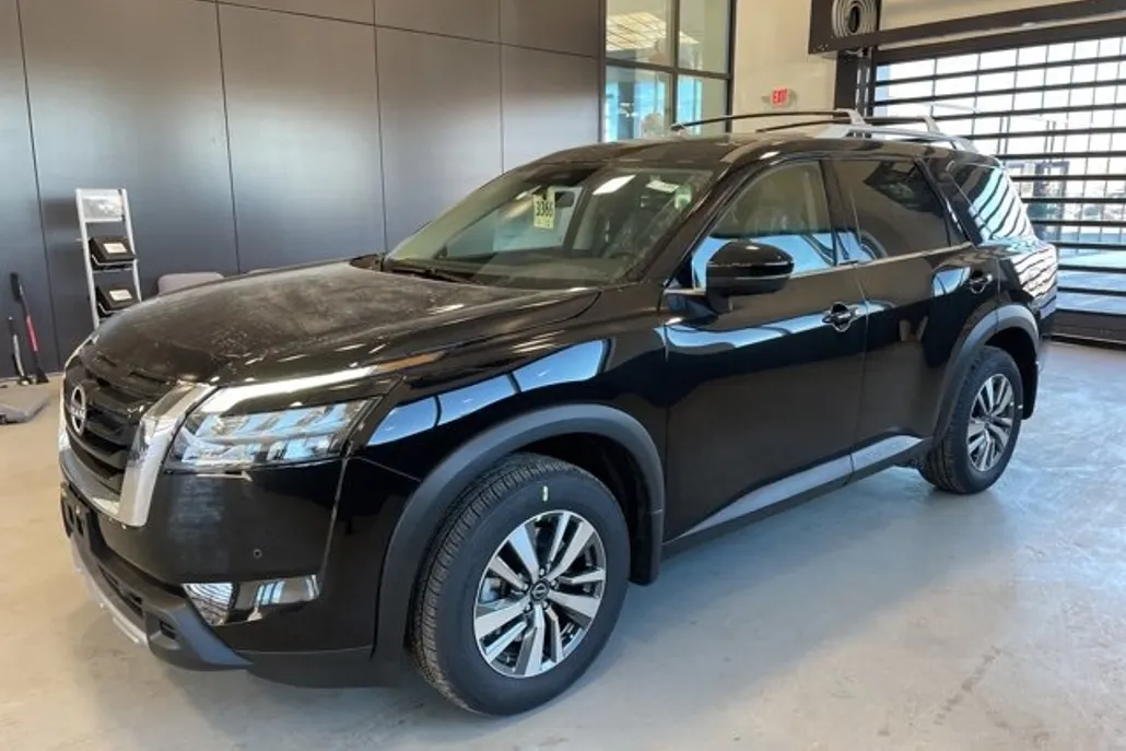 2025 Nissan Pathfinder SL photo 1