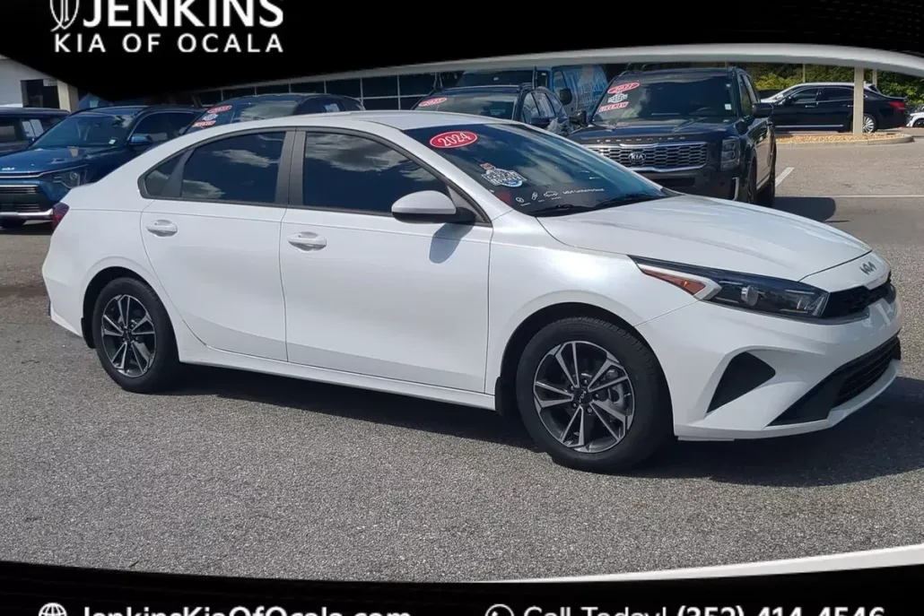 2024 Kia Forte LXS photo 1