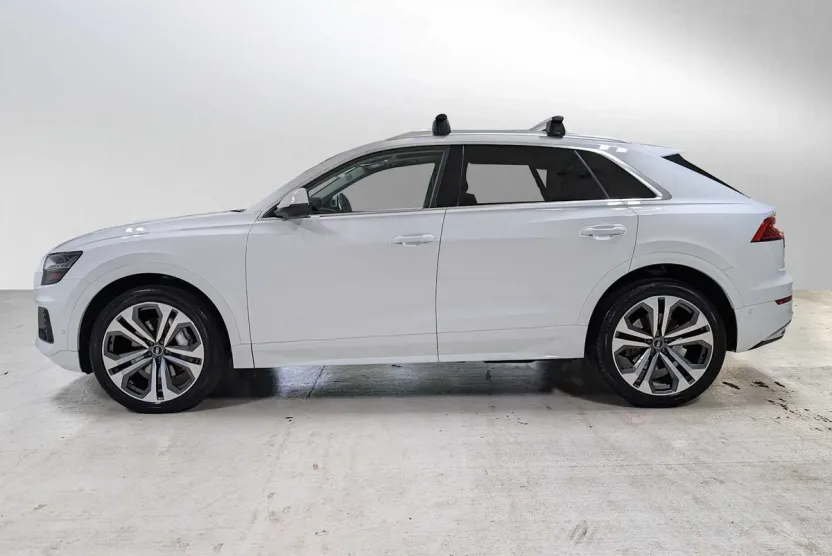 2022 Audi Q8 Prestige photo 1