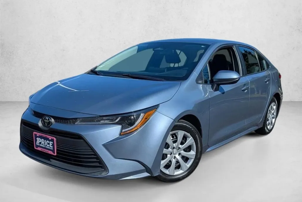 2023 Toyota Corolla LE photo 1