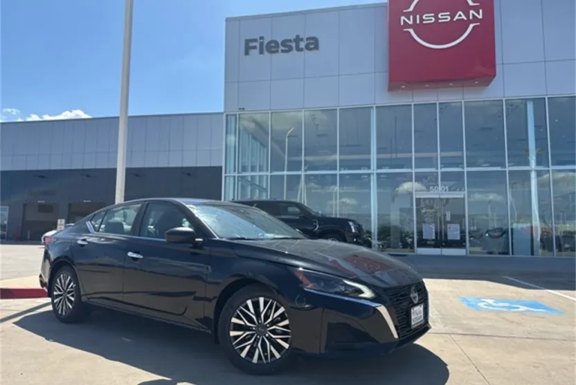 2025 Nissan Altima 2.5 SV photo 1