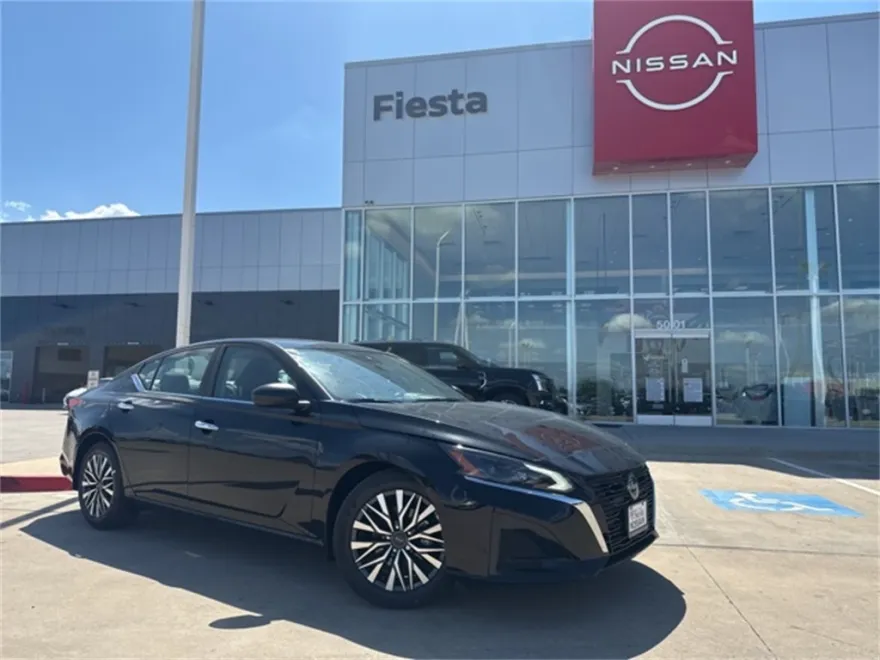 2025 Nissan Altima 2.5 SV photo 1