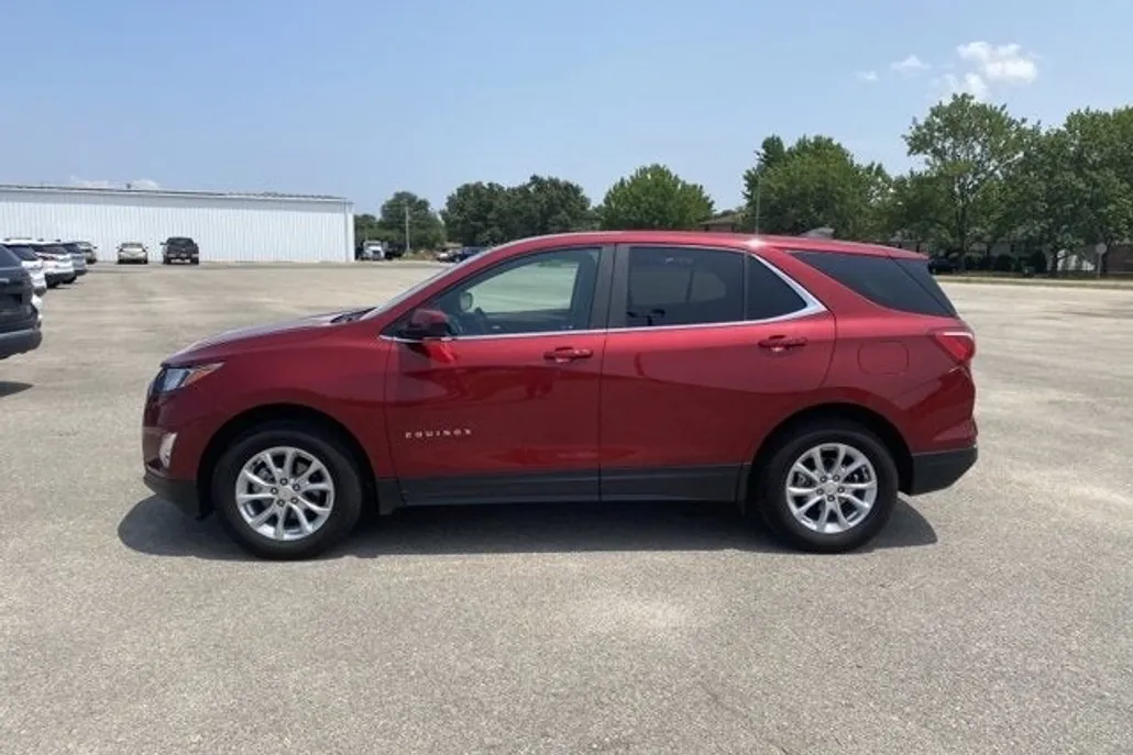 2021 Chevrolet Equinox LT photo 1