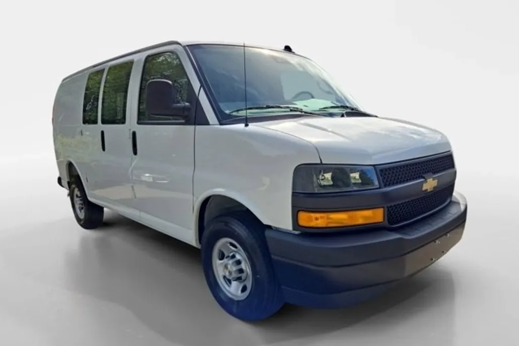 2025 Chevrolet Express Cargo 3500 photo 1