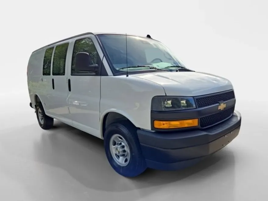 2025 Chevrolet Express Cargo 3500 photo 1