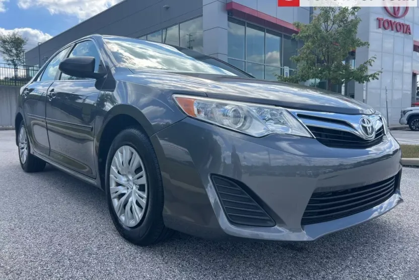 2014 Toyota Camry LE photo 1