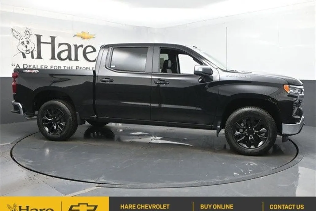 2026 Chevrolet Silverado 1500 LT photo 1