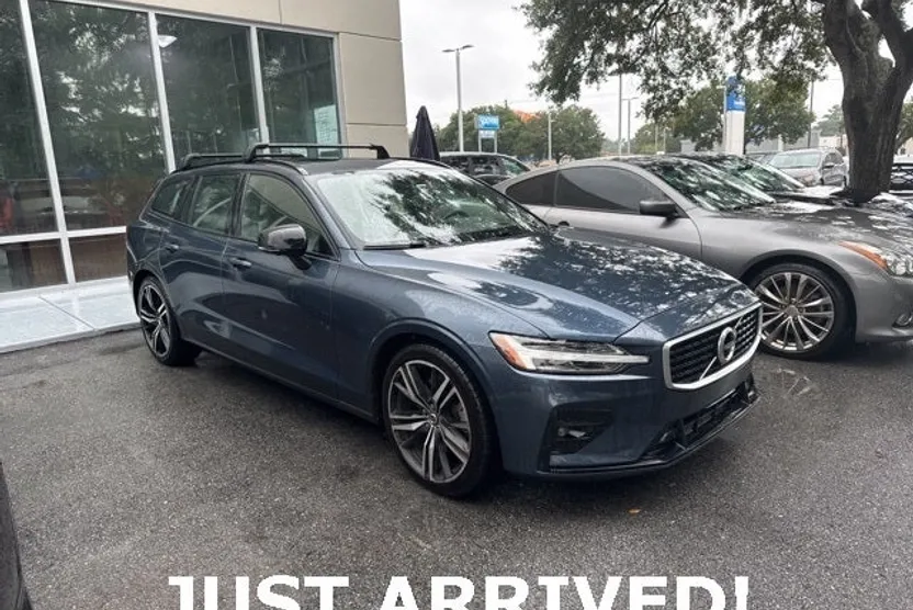 2020 Volvo V60 T5 R-Design photo 1