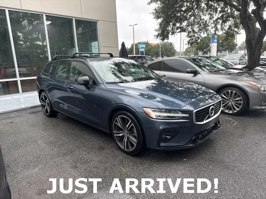 2020 Volvo V60 T5 R-Design photo 1
