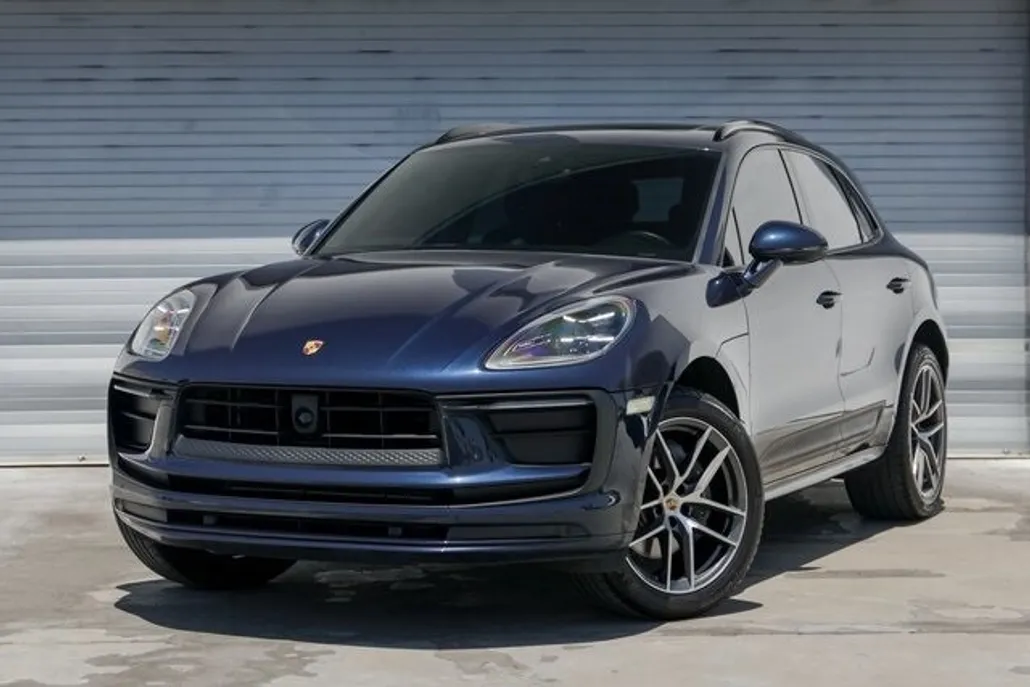 2023 Porsche Macan T photo 1