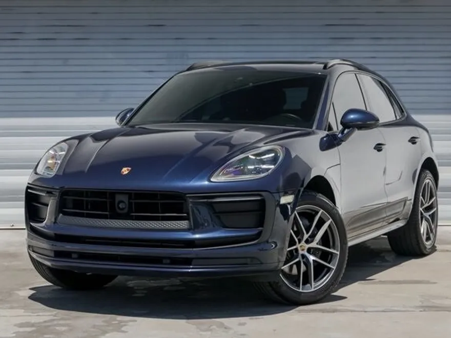 2023 Porsche Macan T photo 1