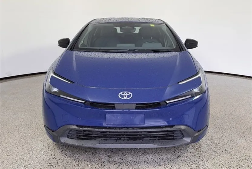 2023 Toyota Prius LE photo 1