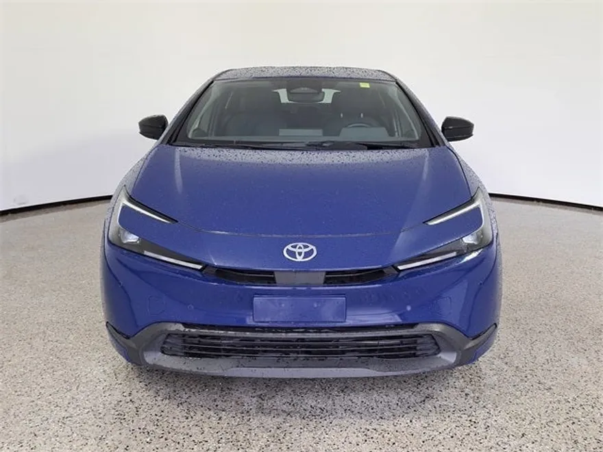 2023 Toyota Prius LE photo 1