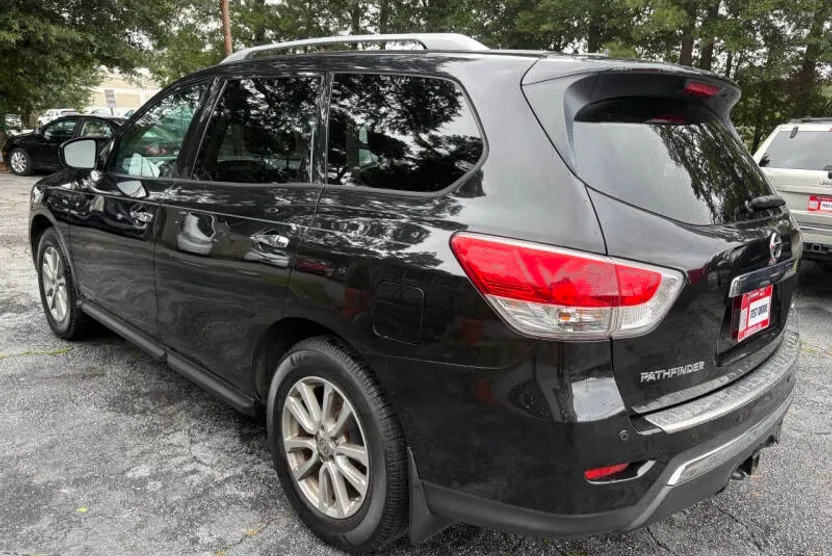 2015 Nissan Pathfinder SL photo 1