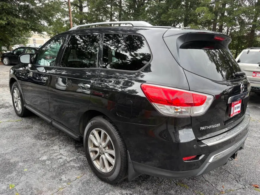 2015 Nissan Pathfinder SL photo 1