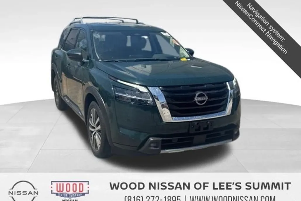 2022 Nissan Pathfinder Platinum photo 1