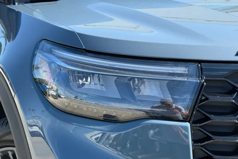 2025 Ford Explorer ST-Line photo 1