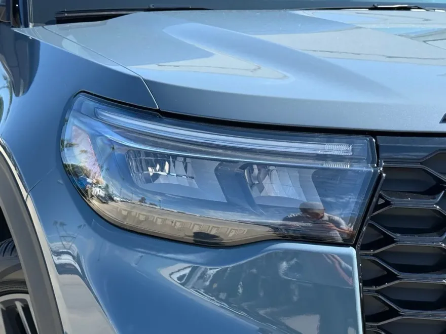 2025 Ford Explorer ST-Line photo 1
