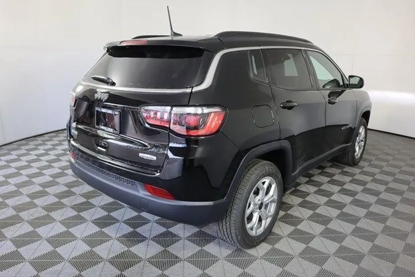 2025 Jeep Compass Latitude photo 1
