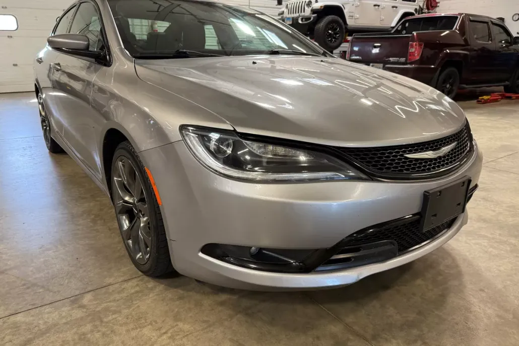 2015 Chrysler 200 S photo 1