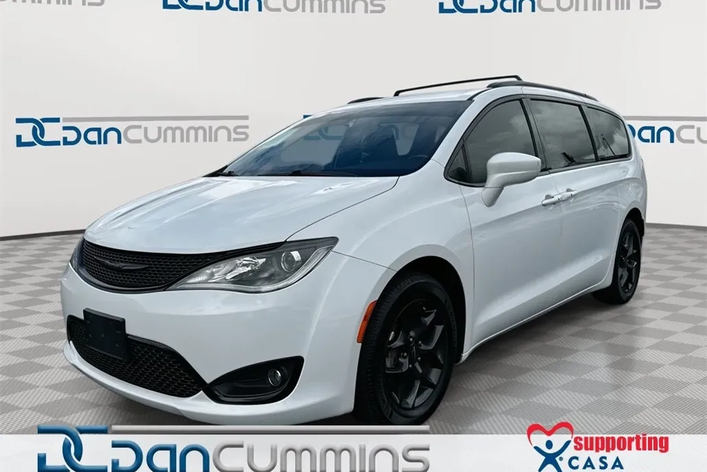 2020 Chrysler Pacifica Touring Plus photo 1