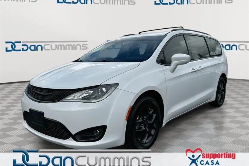 2020 Chrysler Pacifica Touring Plus photo 1