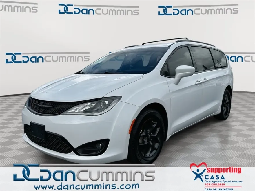 2020 Chrysler Pacifica Touring Plus photo 1