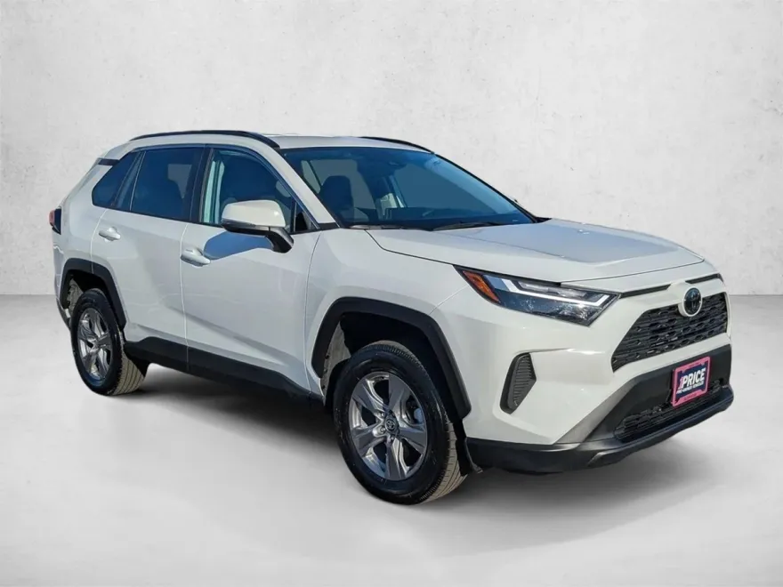 2024 Toyota RAV4 XLE photo 1