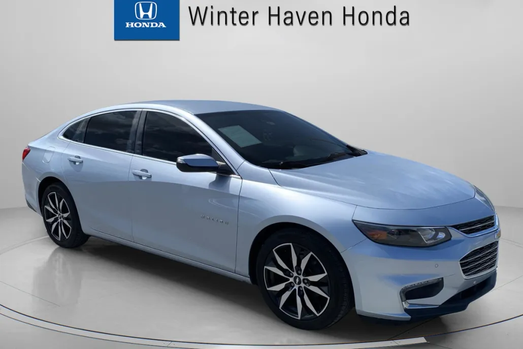 2017 Chevrolet Malibu 1LT photo 1