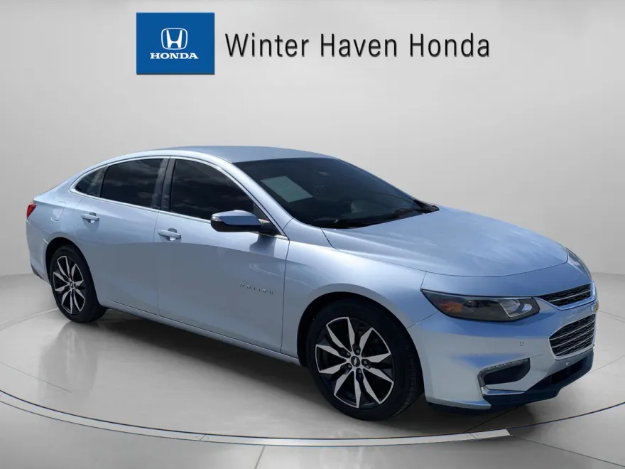 2017 Chevrolet Malibu 1LT photo 1