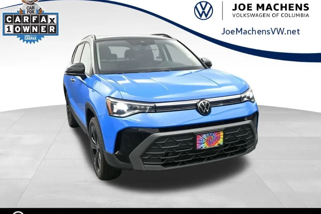 2025 Volkswagen Taos SE photo 1