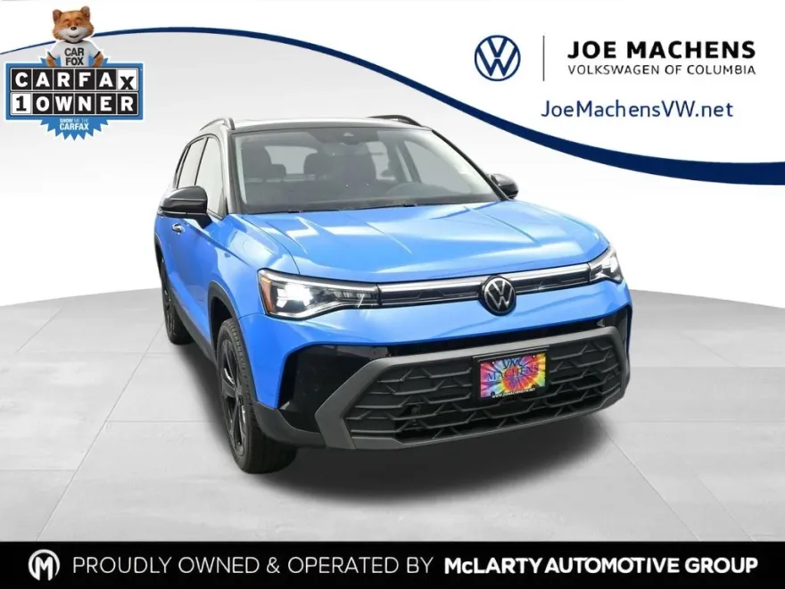 2025 Volkswagen Taos SE photo 1