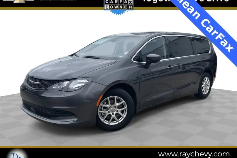 2023 Chrysler Voyager LX photo 1