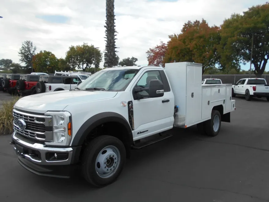 2024 Ford F-450 photo 1