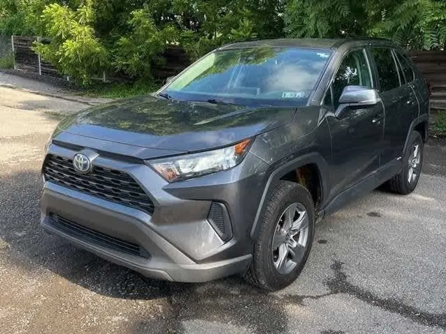 2022 Toyota RAV4 Hybrid LE photo 1